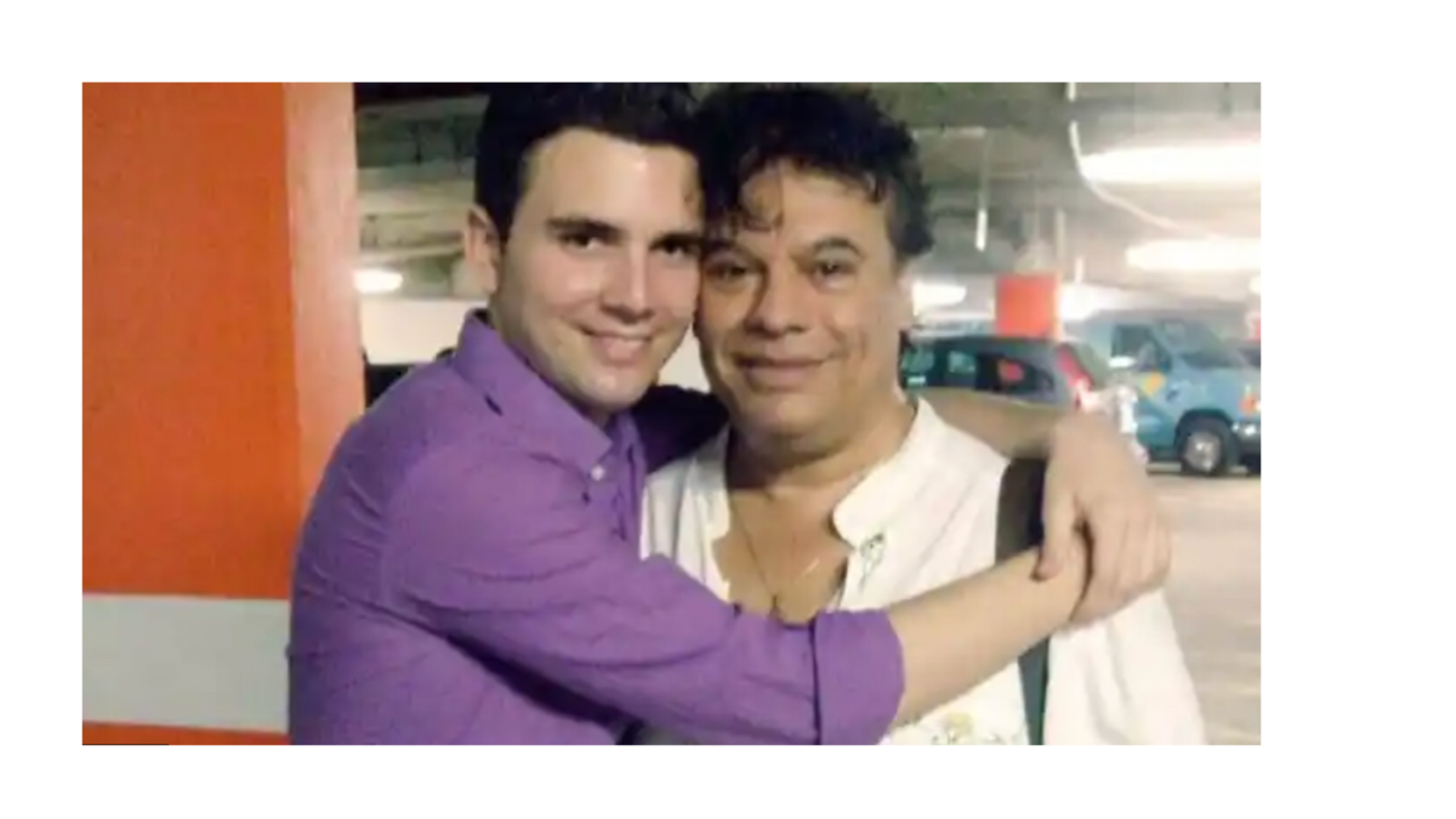 Jas Devael y Juan Gabriel abrazo