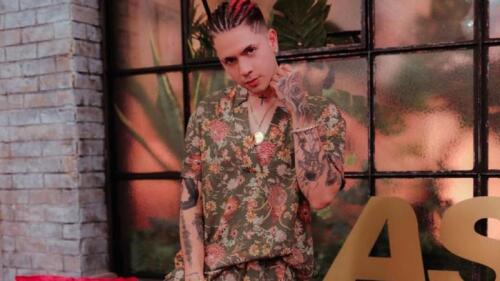 JD Pantoja es criticado por retomar foto de concierto para promocionar el suyo