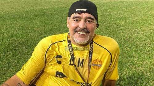 Subastarán objetos de Maradona 