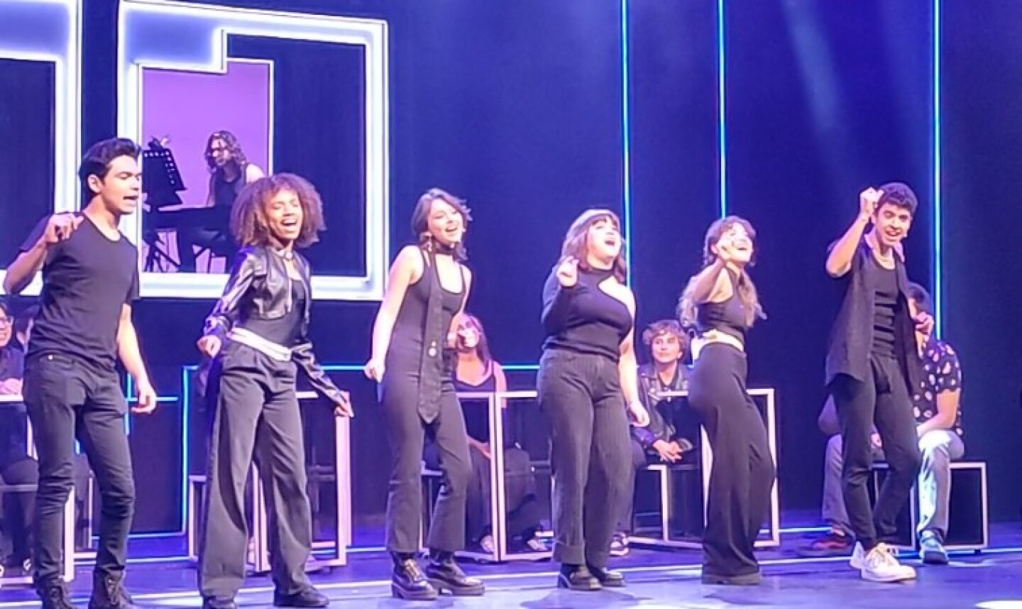 La vida es mejor cantando, musical canciones de Timbiriche