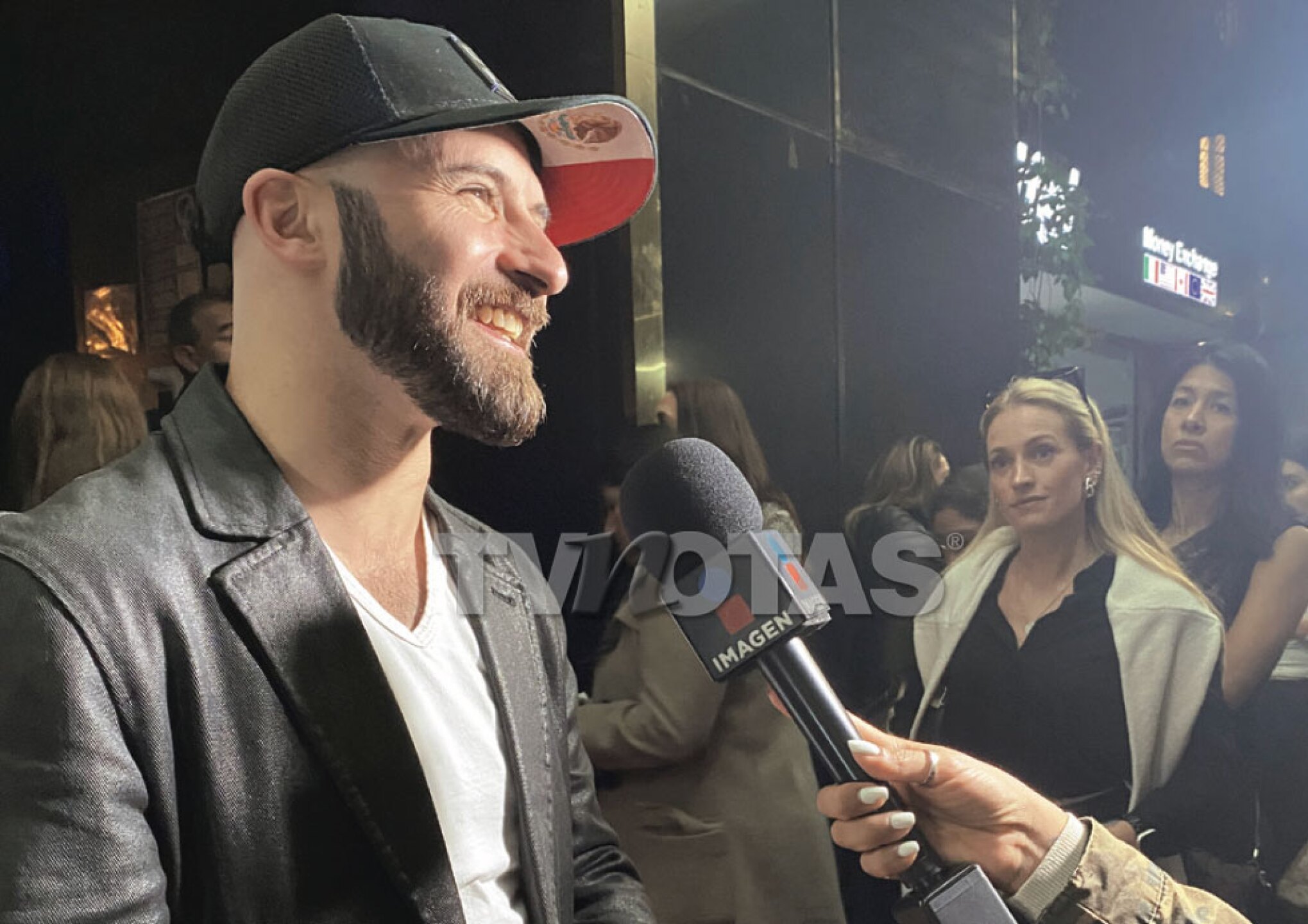 Imanol fotos con guapa rubia