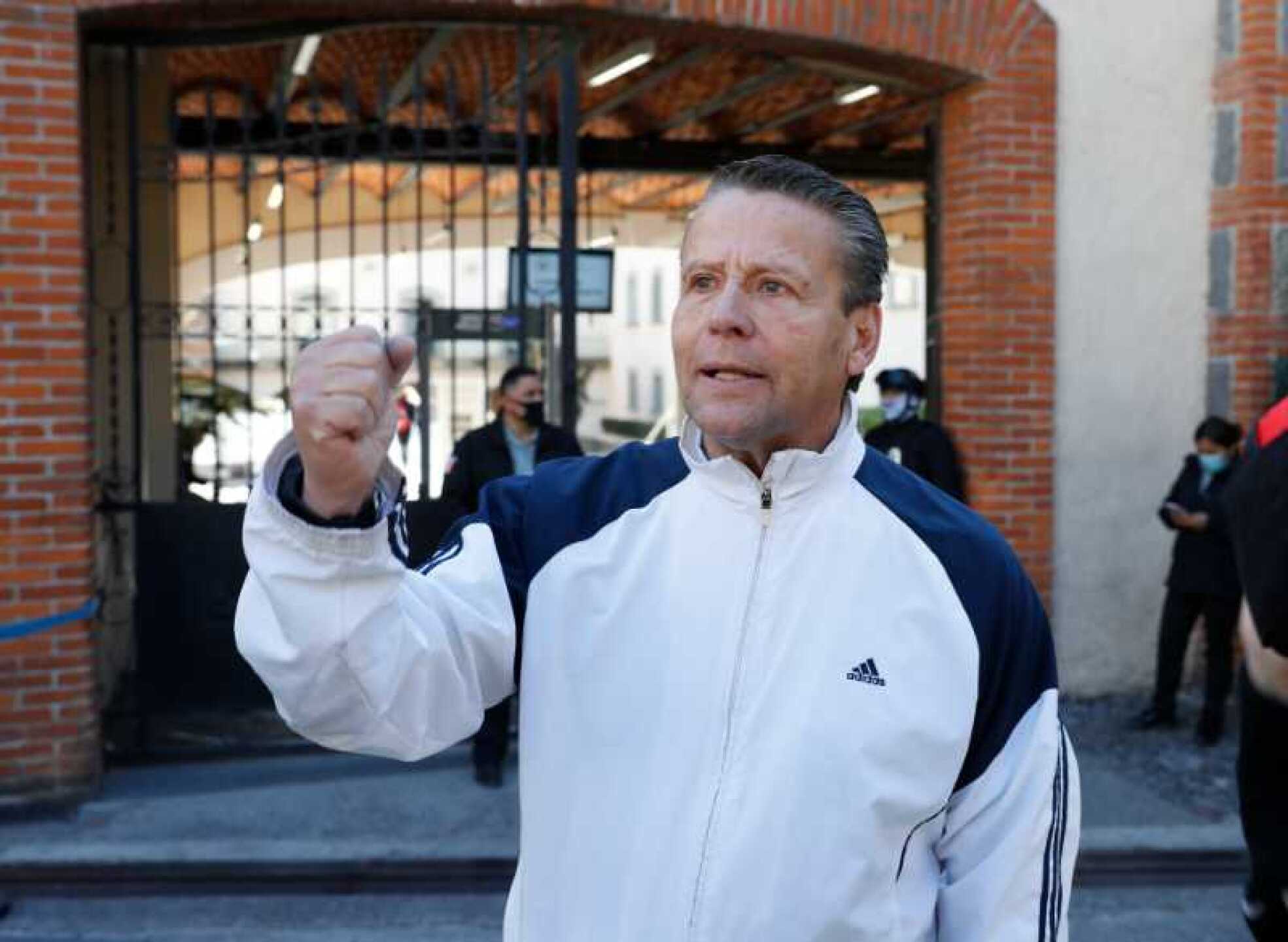 Silvia Olmedo regaña a Alfredo Adame en pleno programa tras presumir que golpeó a un hombre