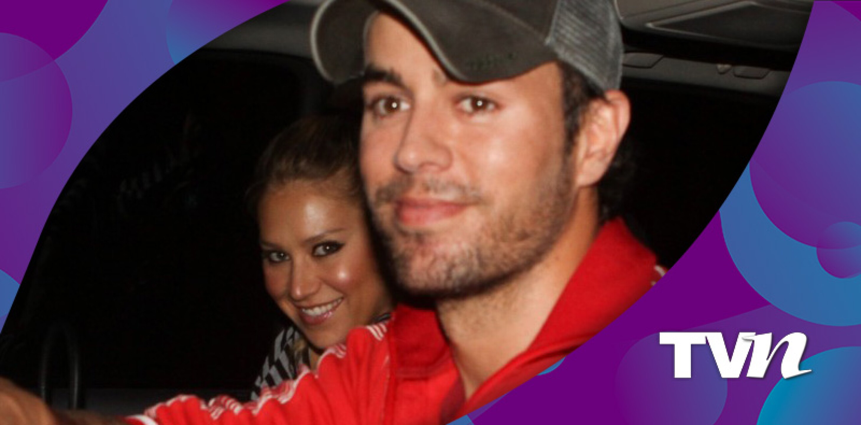 Enrique Iglesias y Anna Kournikova fueron captados paseando.