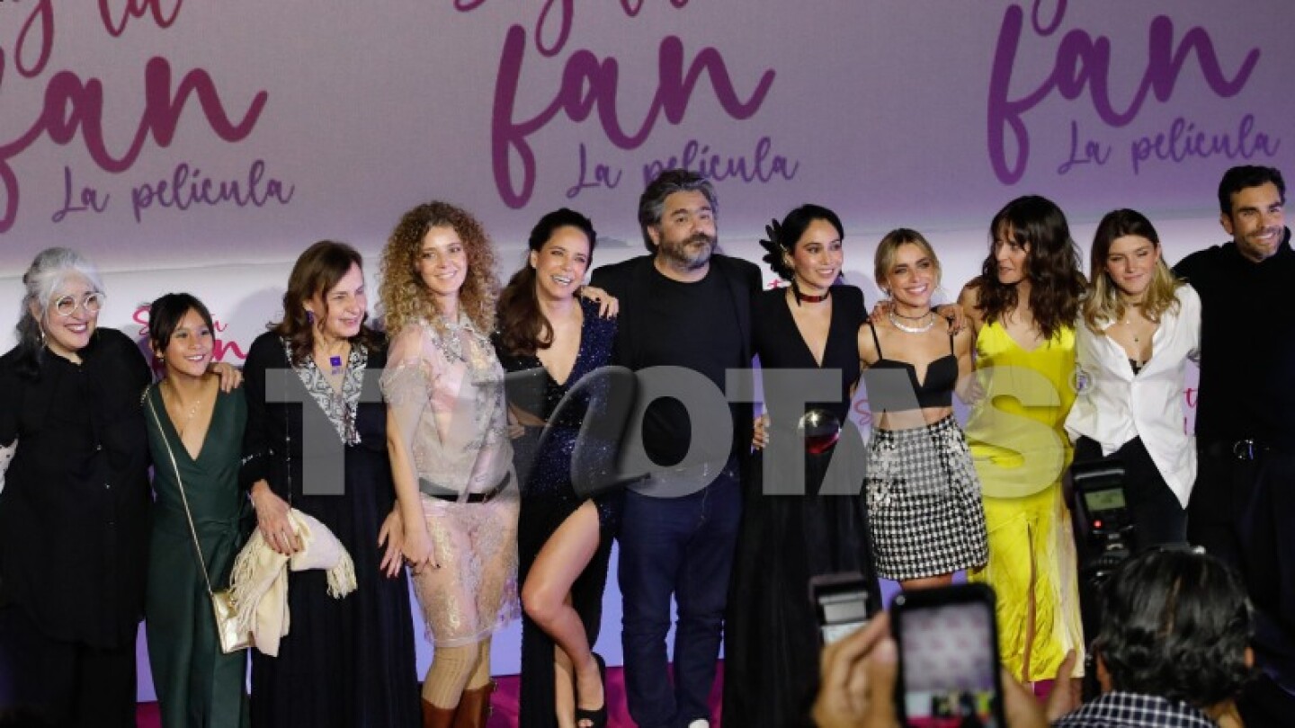 Ana Claudia Talancón, y su extraño comportamiento, opacó el estreno de ‘Soy tu fan’