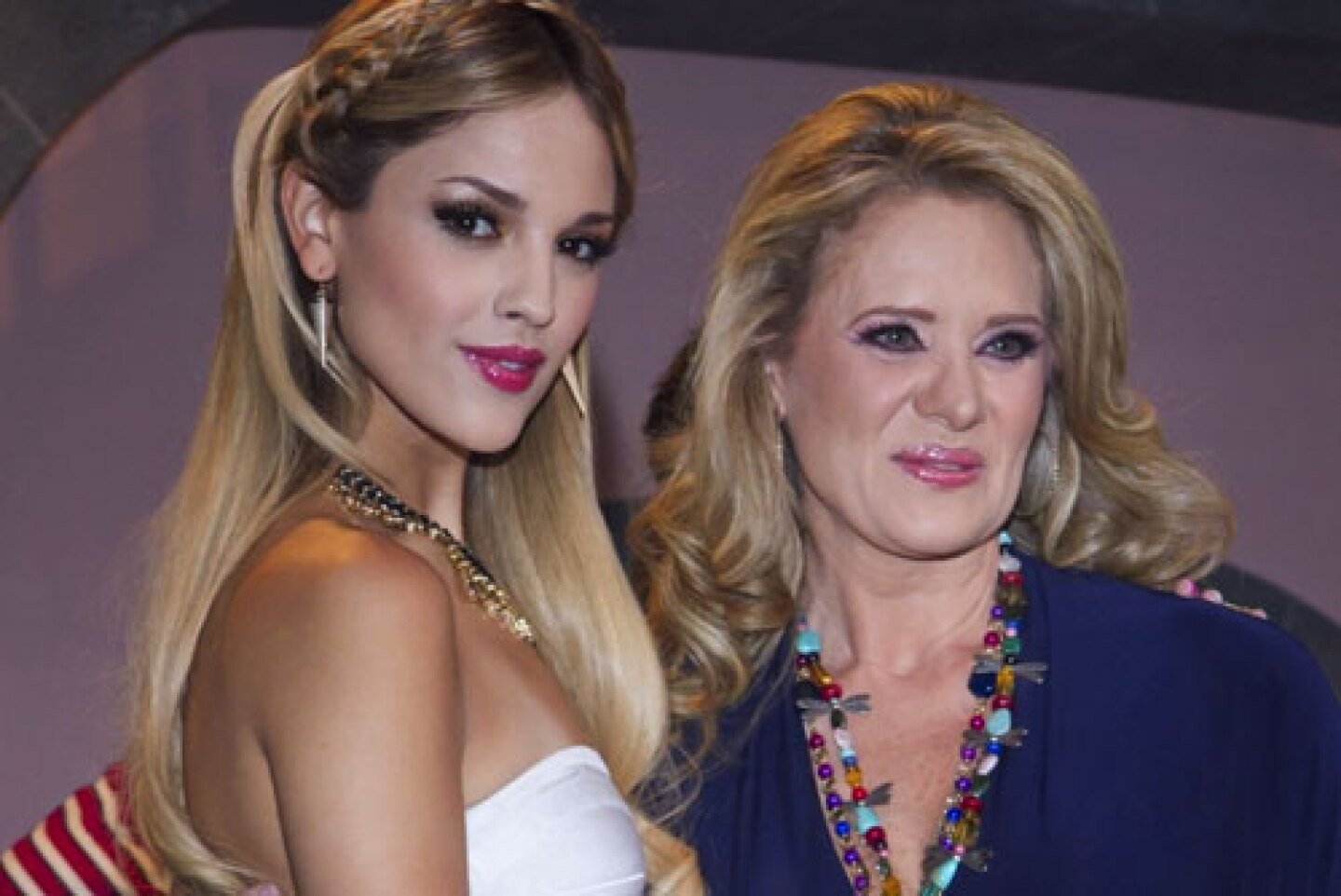 Eiza González y Erika Buenfil protagonizan 'Amores Verdaderos'.