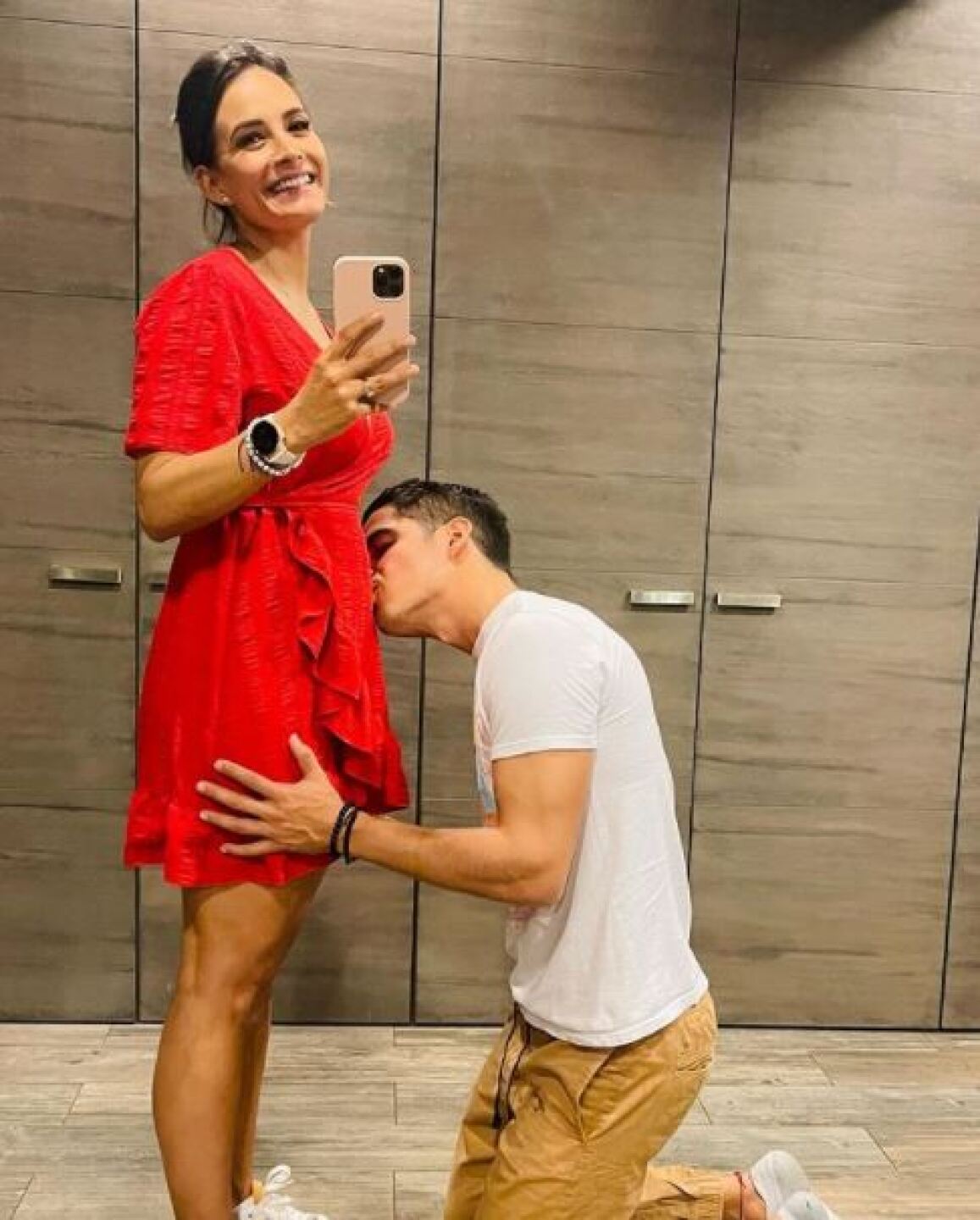 Gina Holguín muestra su pancita de embarazo