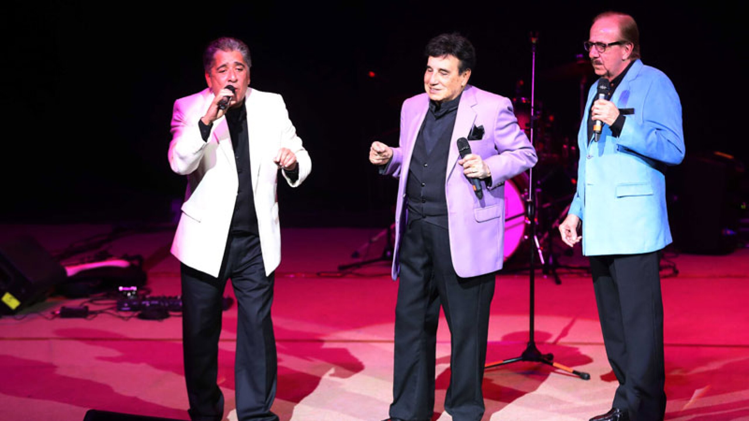 Si quieren hacer enojar al cantante y comediante Benito Castro, pregúntenle por su sobrina Daniela Castro.