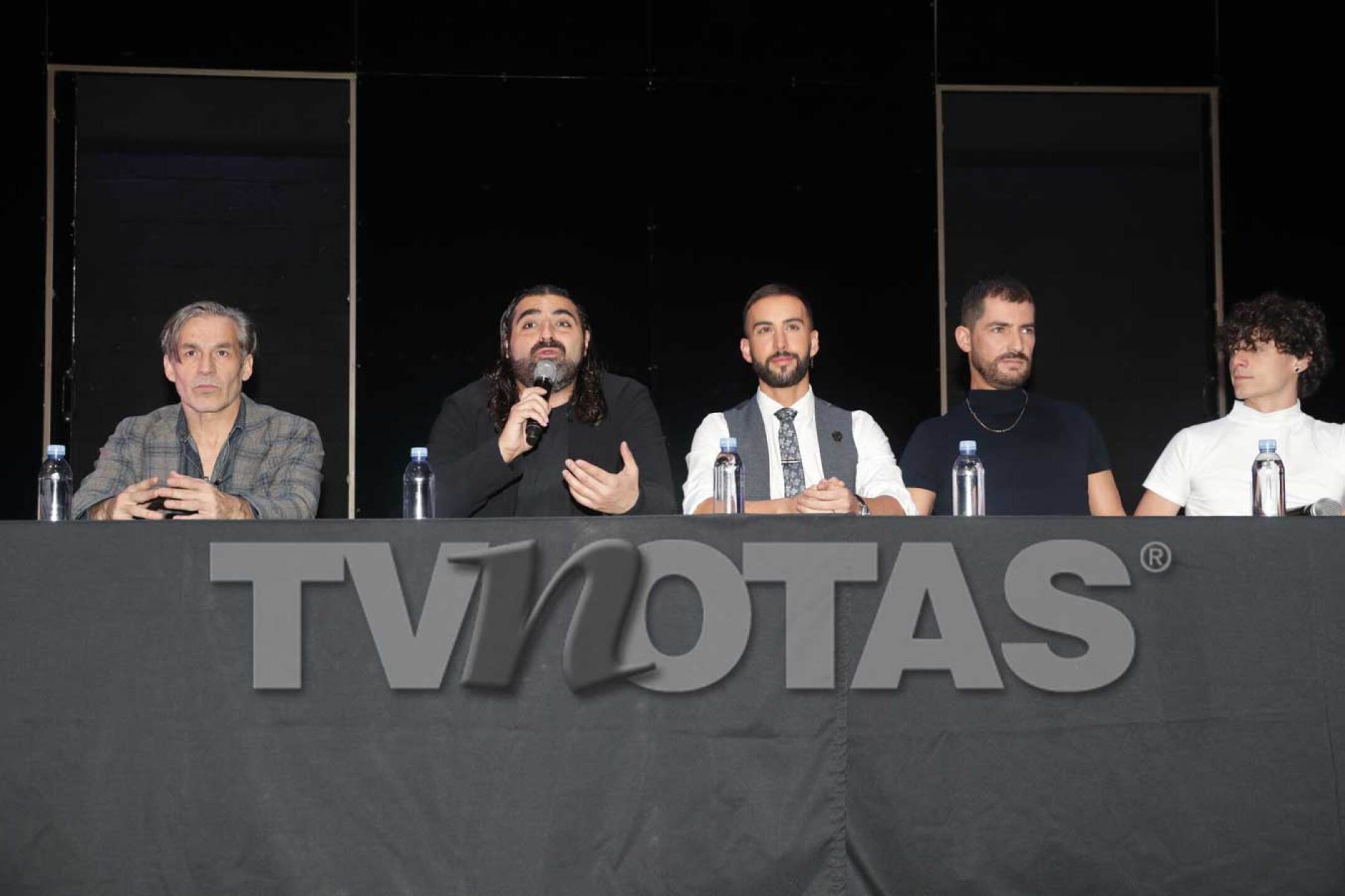 Roberto Carlo se dijo nervioso por desnudarse ante el público