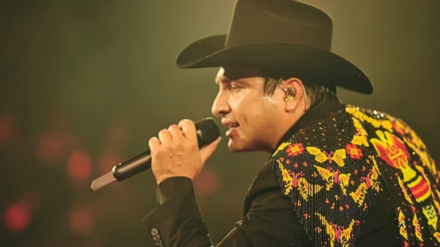 Julián Álvarez cantando