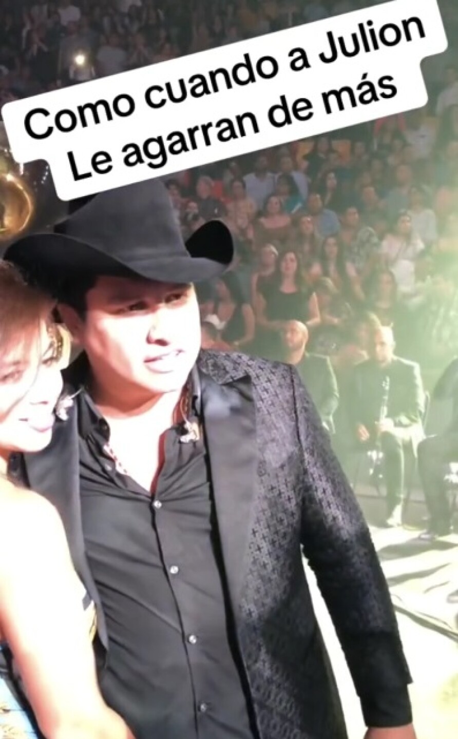 Julión Álvarez y fan