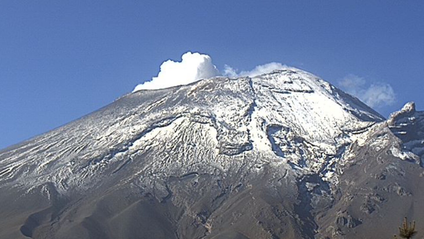 Popocatépetl disminuye semáforo de riesgo