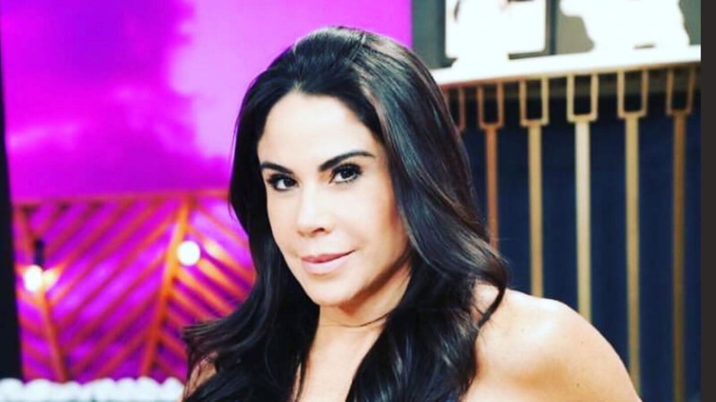 Paola Rojas se deja ver muy cariñosa con famoso cantante