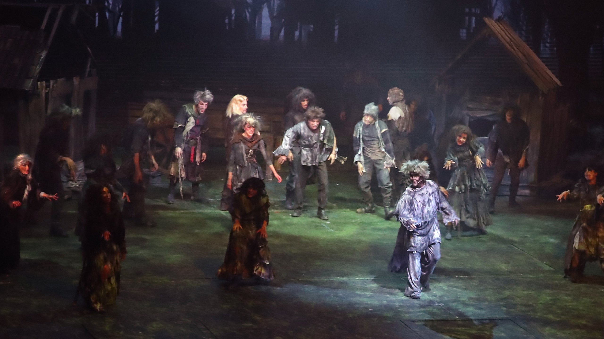 Spamalot en el teatro con un gran elenco: Omar Chaparro, los Mascabrothers y más