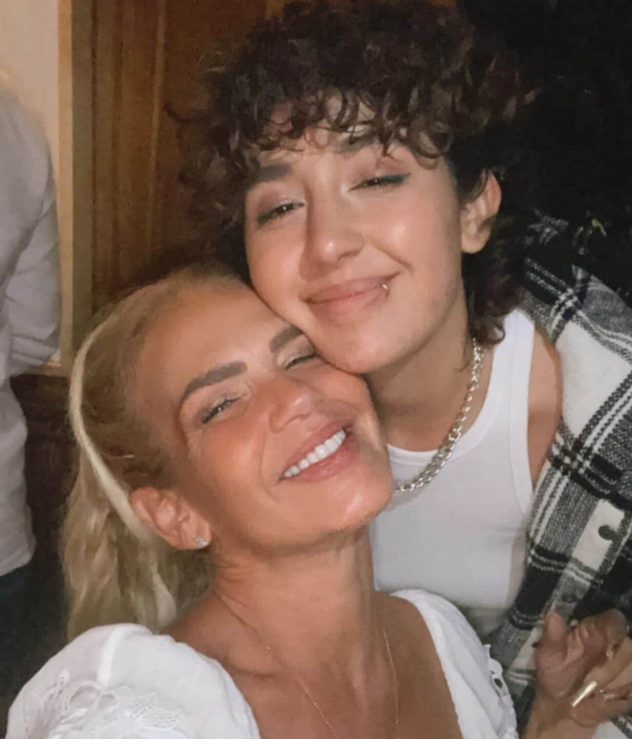Niurka Marcos Calle, es una vedette, cantante, bailarina y actriz cubana que reside en México.