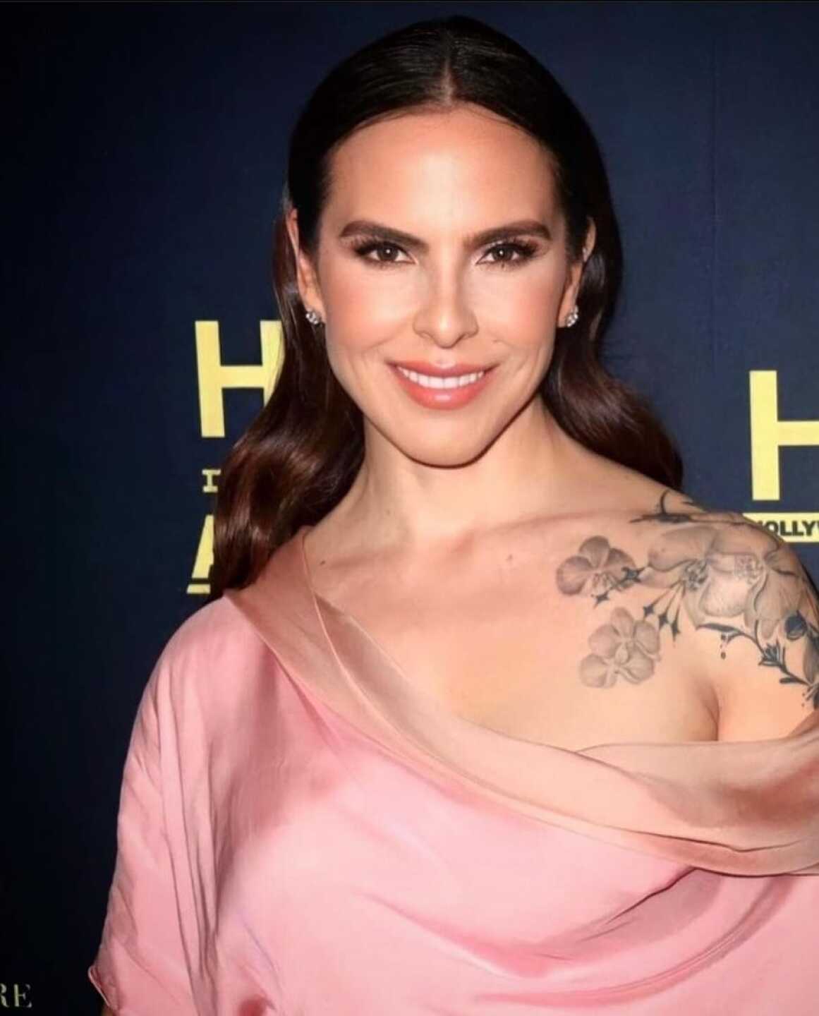 Kate del Castillo es una actriz mexicana. Conocida mundialmente por intepretar a Teresa Mendoza en La Reina del Sur.