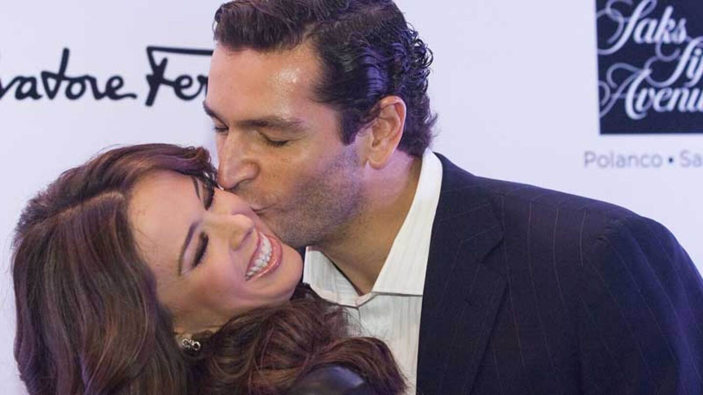 La conductora dijo que está completamente enamorada.