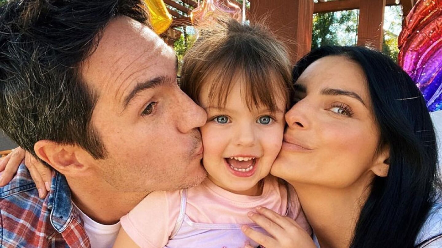 aislinn derbez kailani mauricio ochmann