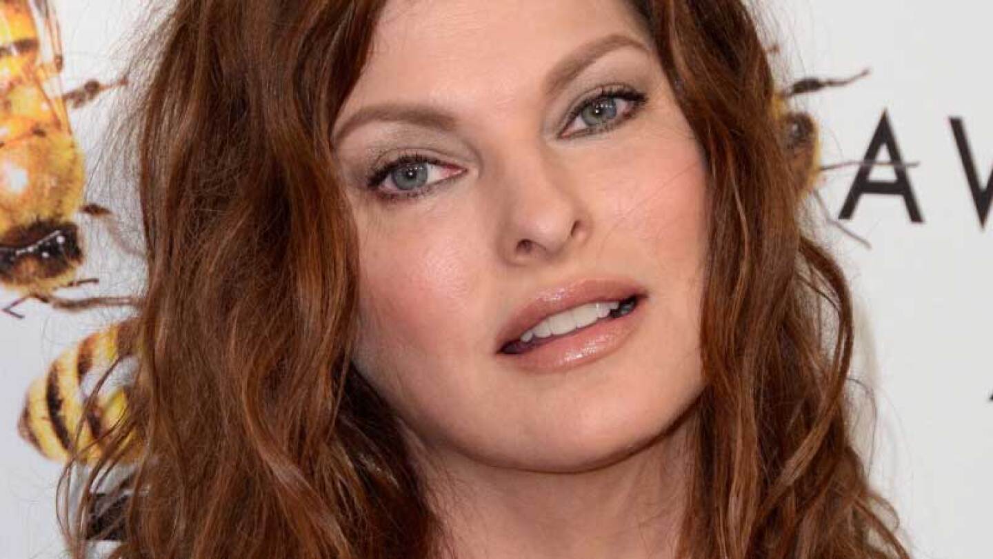 Linda Evangelista muestra su cuerpo tras quedar deforme