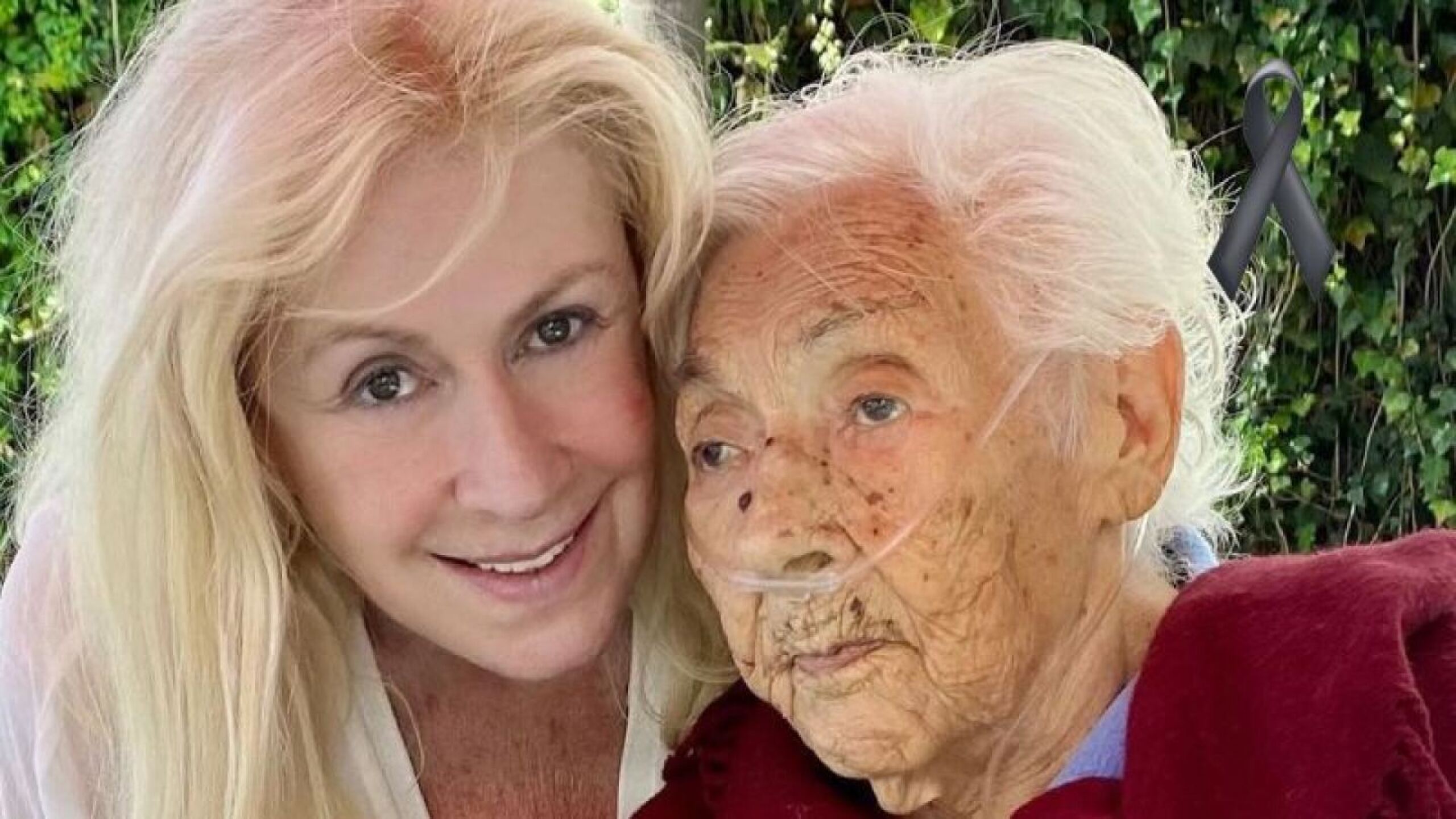 Laura Zapata, abuelita Eva Mange