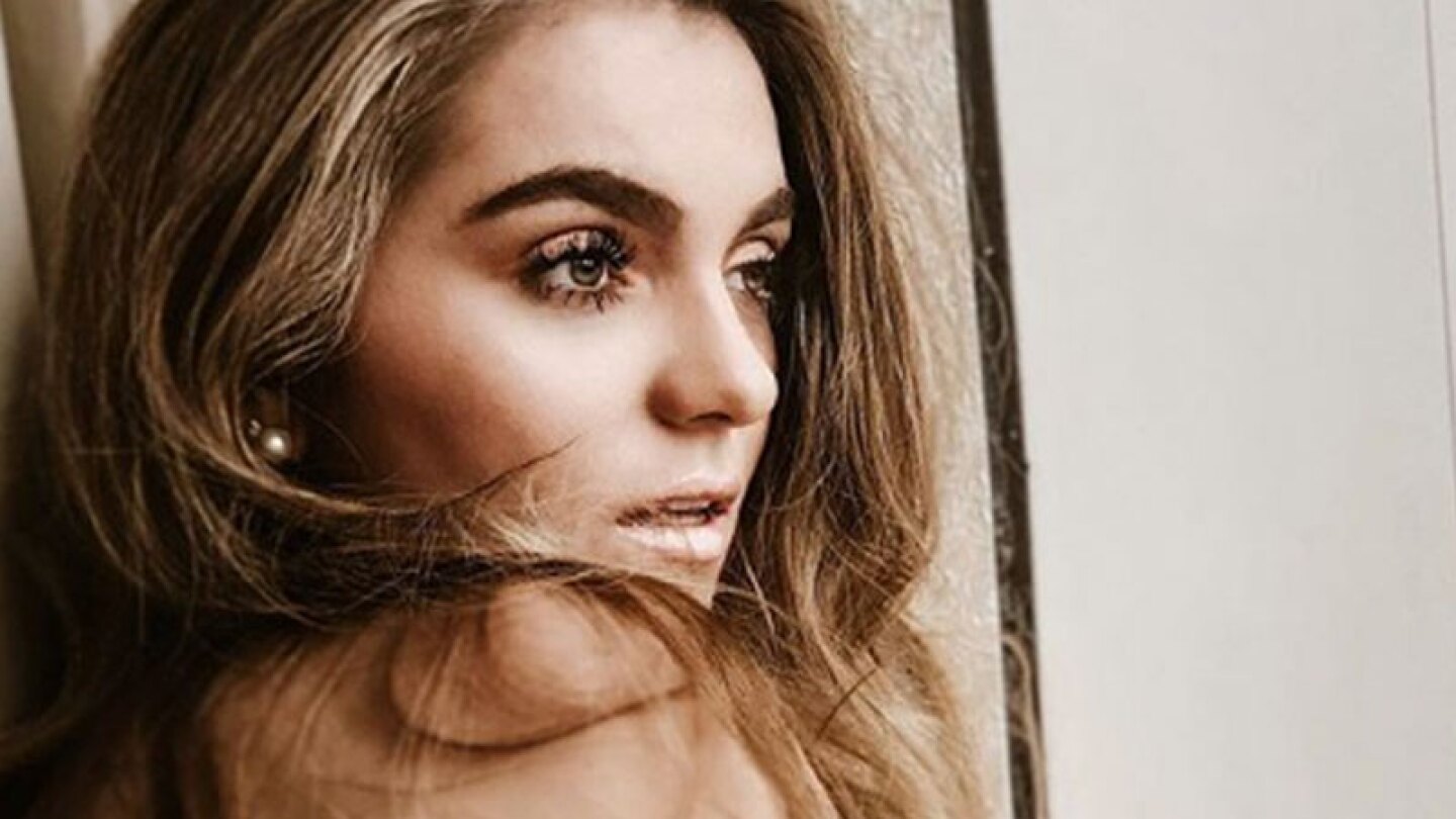 Sofía Castro es captada muy cariñosa con otro hombre que no es su novio