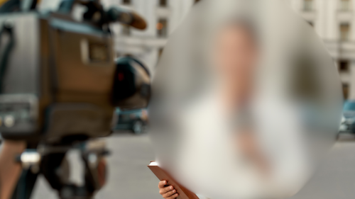 La comentarista realizaba un análisis político sobre el gobierno de Estados Unidos.