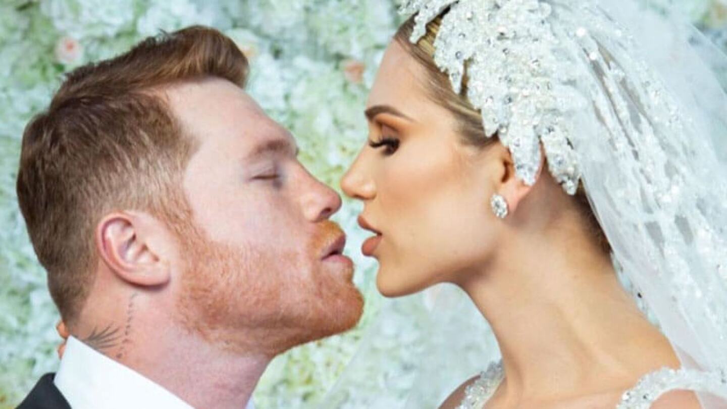 Canelo Álvarez le toma candentes fotos a su esposa durante su luna de miel