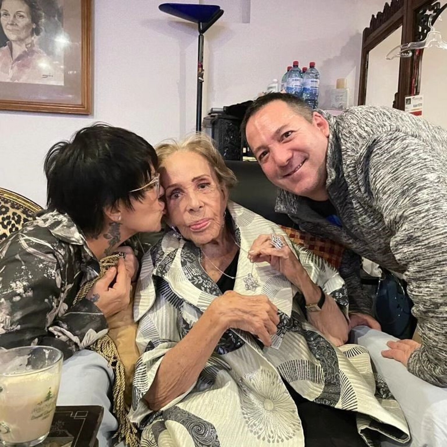 Silvia Pinal celebra día de las madres con Alejandra Guzmán y Luis Enrique