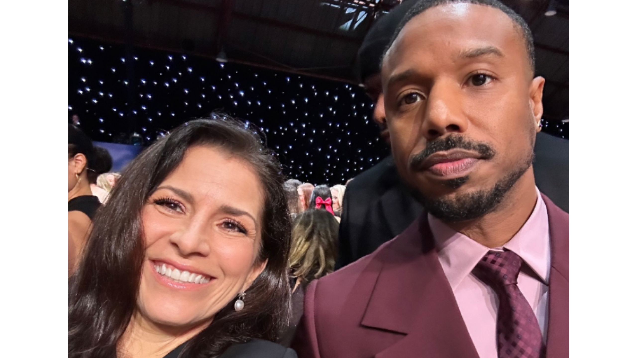 Alessandra Rosaldo pide foto a Michael B. Jordan en los Critics Choice ...