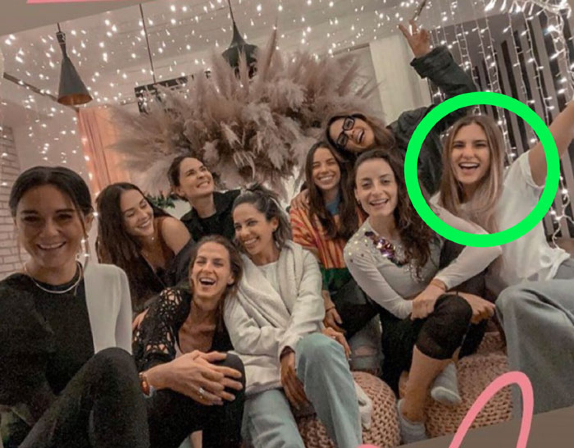 macarena achaga michelle salas luis miguel la serie netflix foto