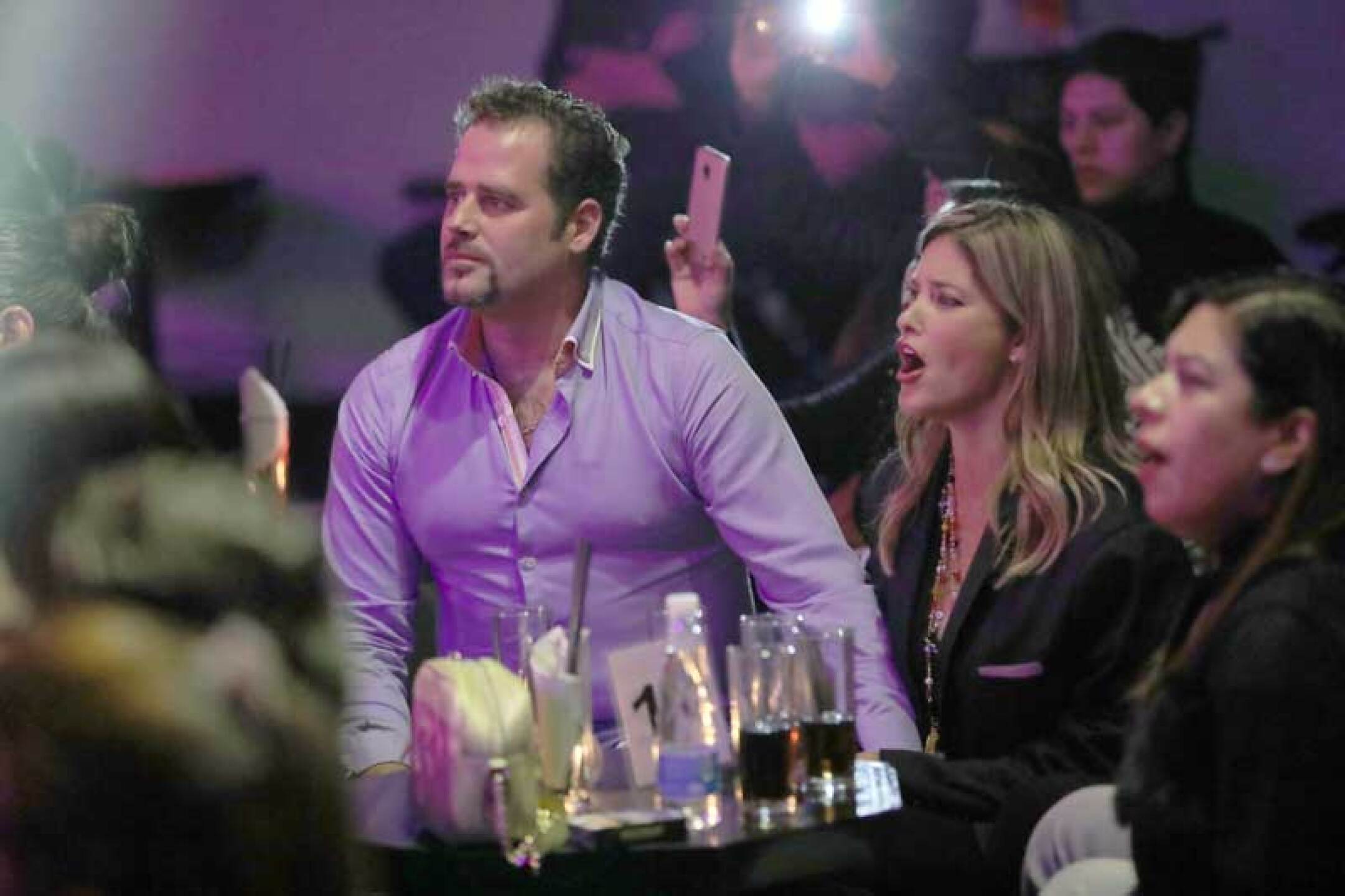 Aquí Tania con su guapo esposo.