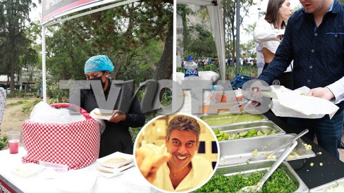 A pesar de todo Arturo se dejó apapachar por todas las personas que llegaron al parque y le dieron sus regalos.