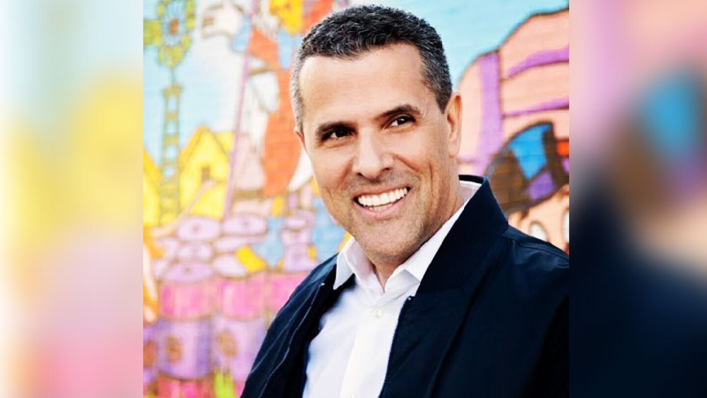 Marco Antonio Regil conductor