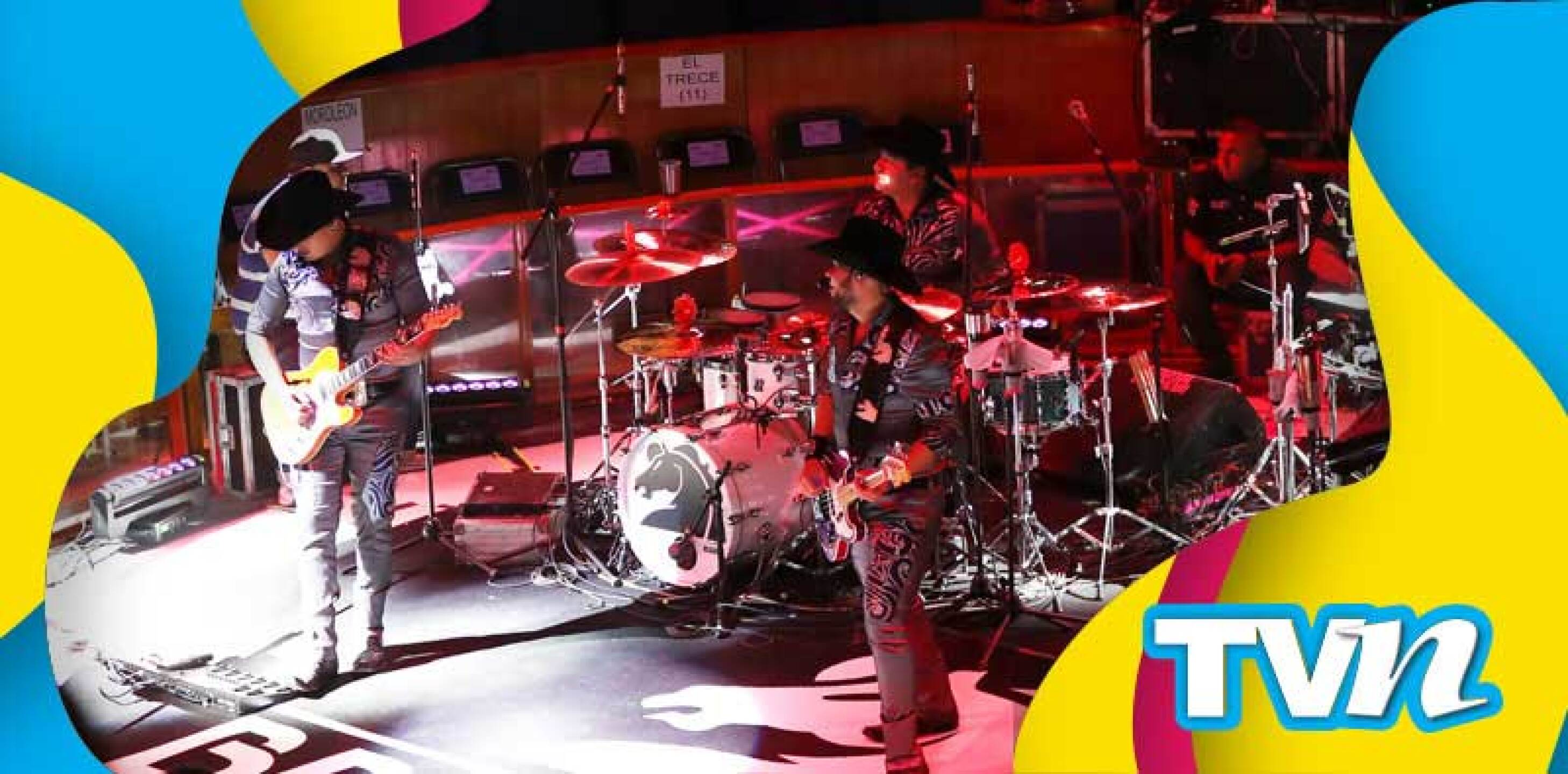 Fans corearon canciones de Bronco