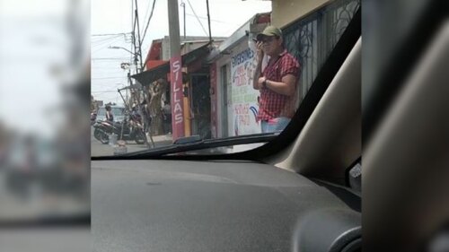 Hombre exhibe su infidelidad.