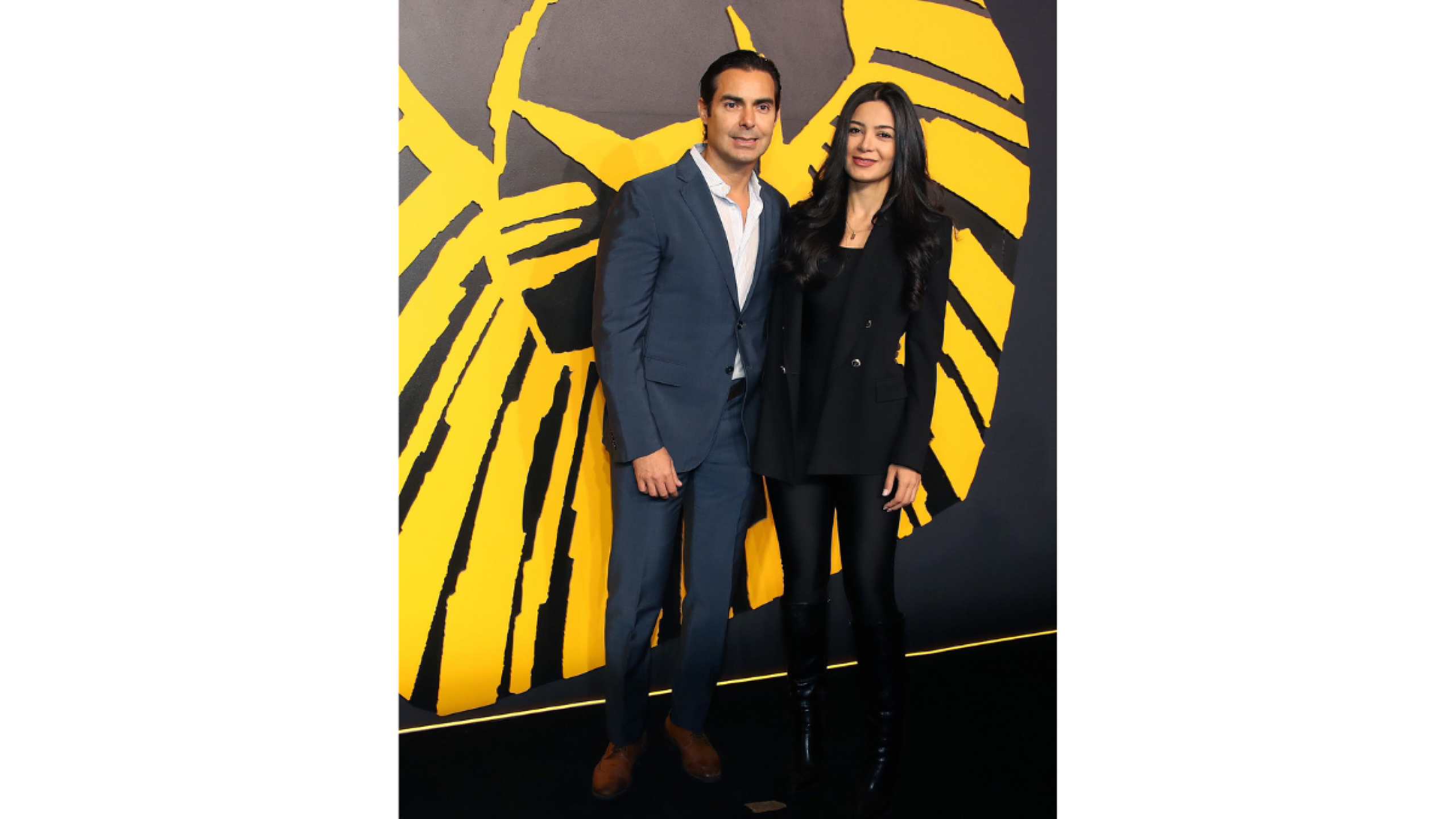 Ernesto D'Alessio en la alfombra dorada de El rey león 2025