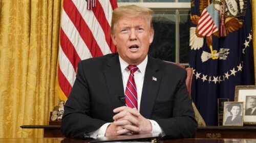 rump llamó al liderazgo demócrata a una reunión para este miércoles a fin de solucionar de una vez por todas la parálisis parcial gubernamental.