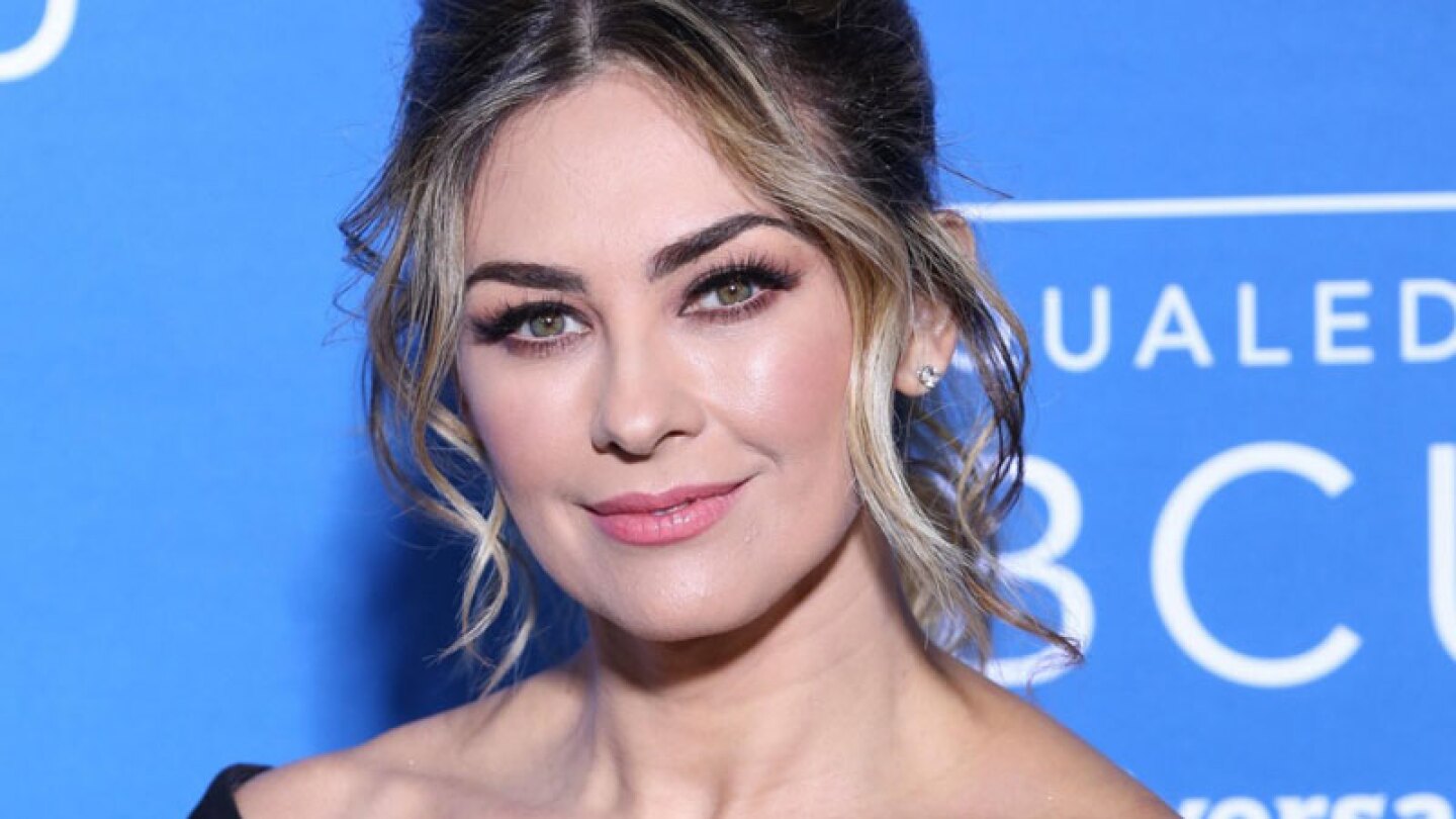 Vestido de Aracely Arámbula causa polémica
