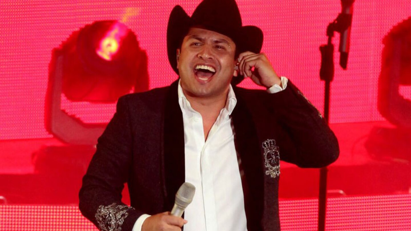 Las bebés del cantante cada día se parecen más a él.