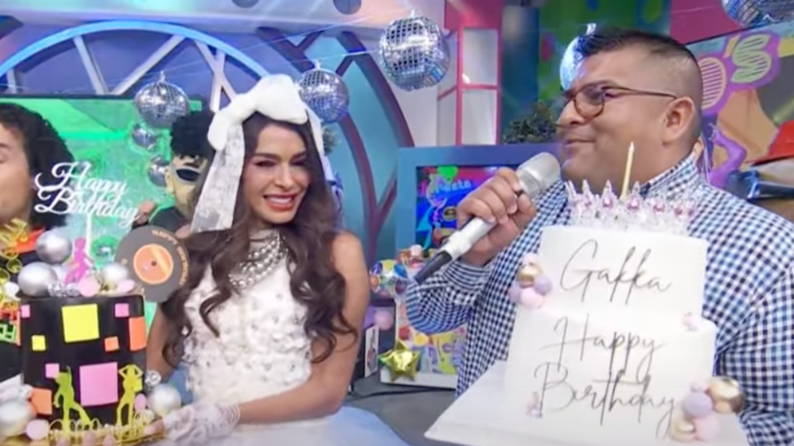 Galilea Montijo celebra el programa Hoy