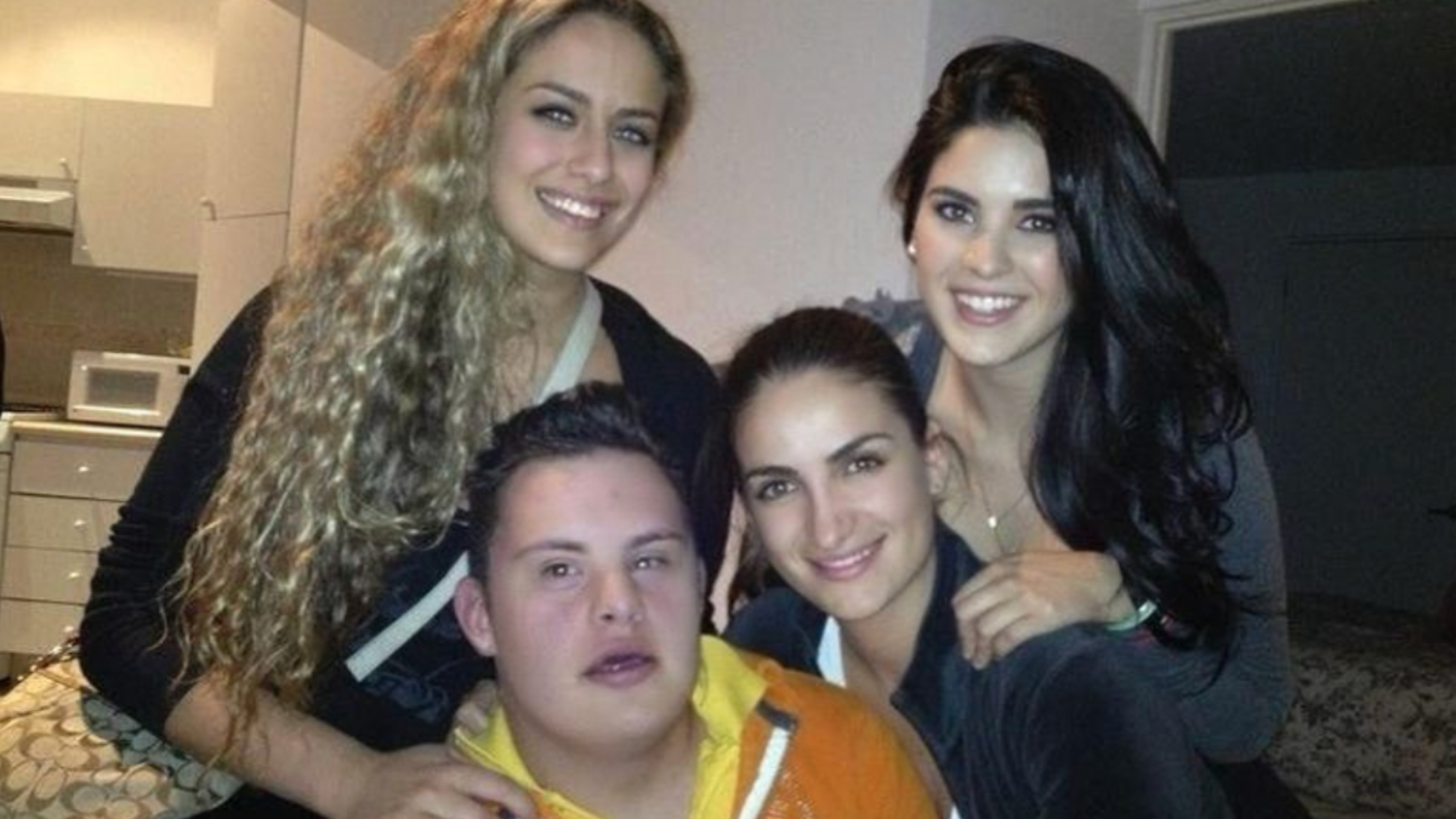 Hermanos de Curvy Zelma