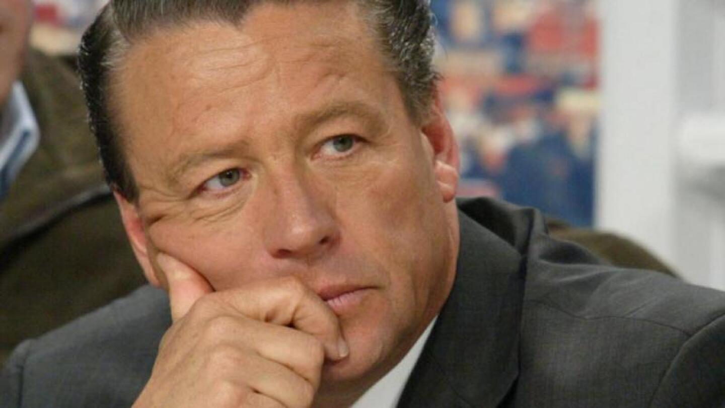 Adame presume que novia de Carlos Trejo le pidió una foto porque es su fan