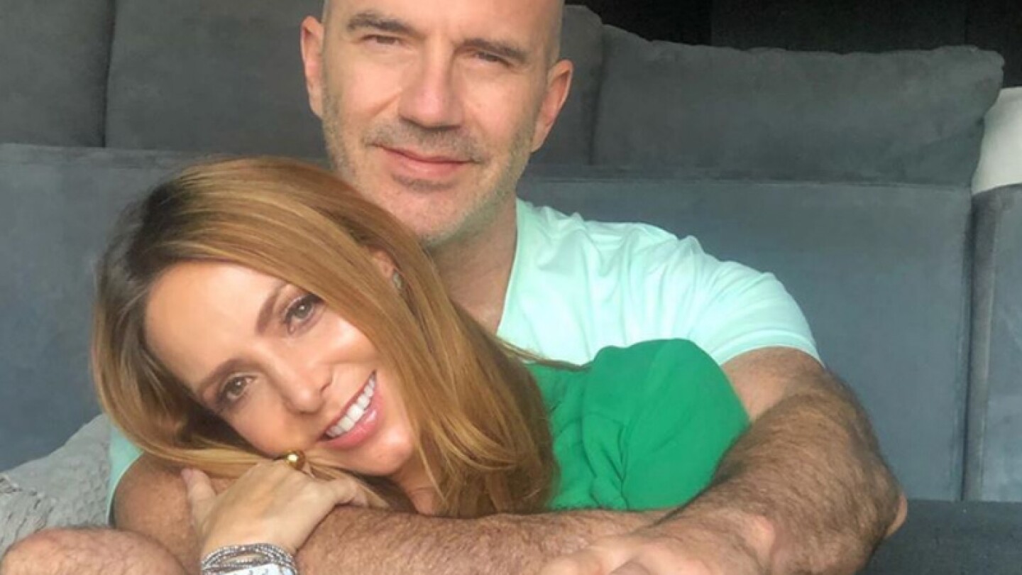 Erika Zaba termina de mesera en una importante cena de su esposo