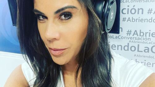 Paola Rojas cautiva en leggings negros