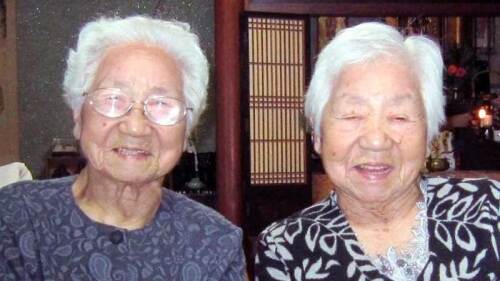 Gemelas Japonesas de 107 años rompen récord guinness, son las más longevas del mundo 