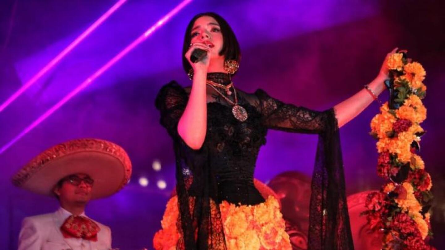 Ángela Aguilar deslumbró en el Desfile del Día de Muertos 2022