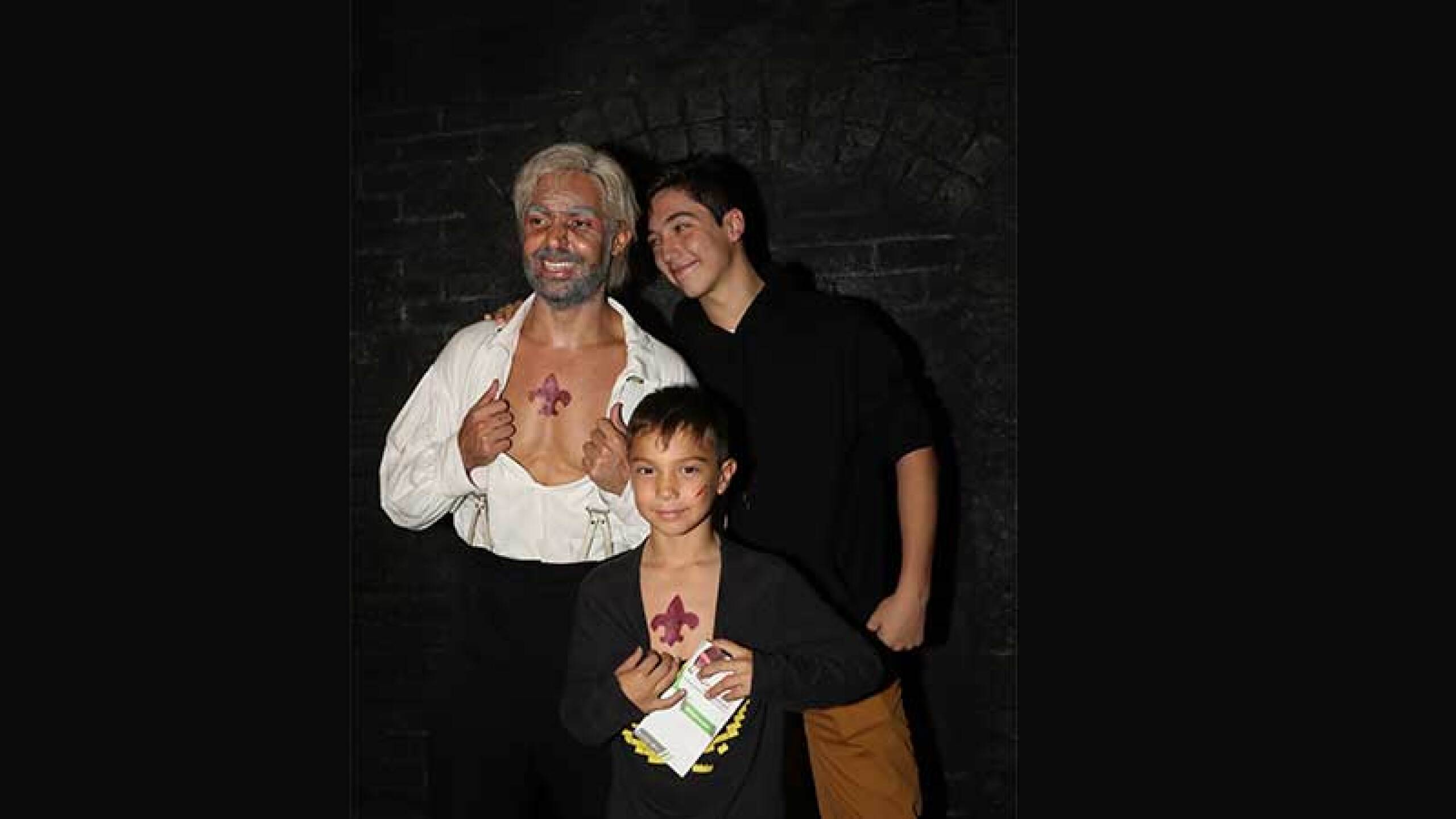 Ernesto está contento con su trabajo teatral.