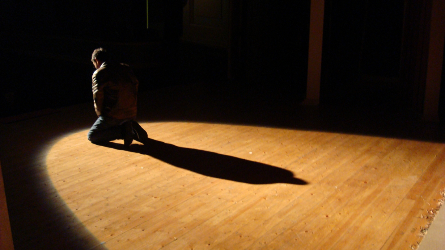Actor en escenario