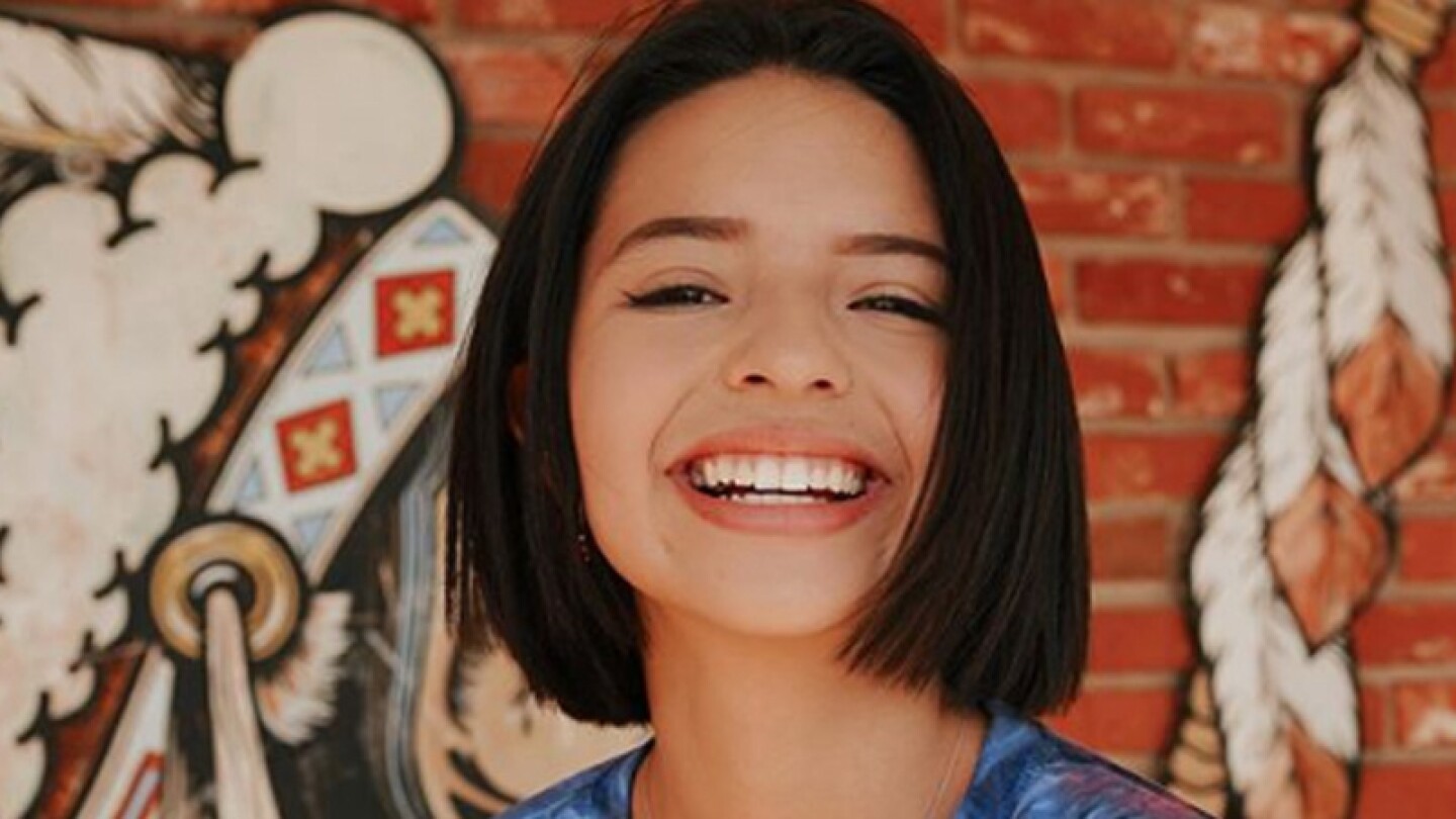 Ángela Aguilar baila cumbia vestida como Selena Quintanilla