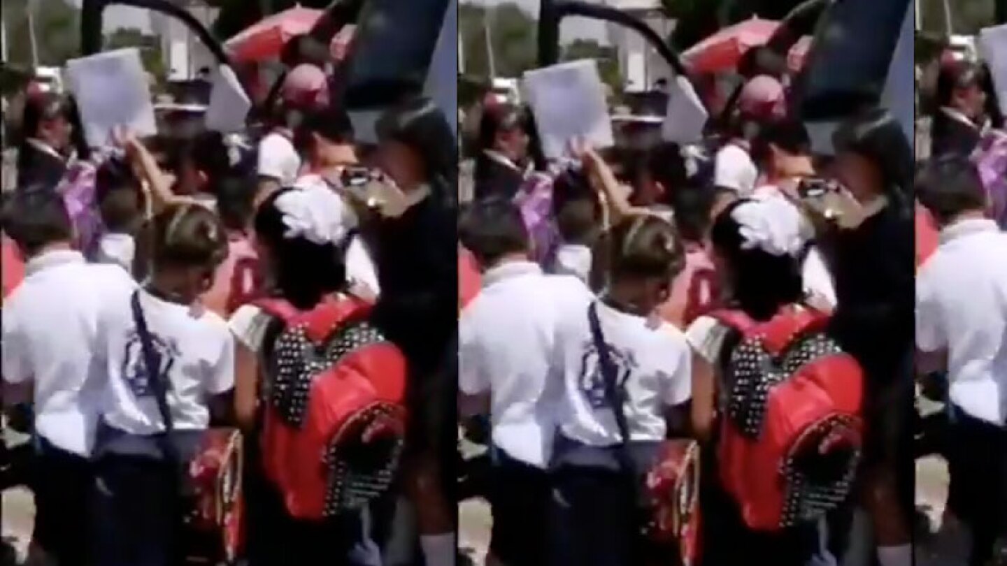 El policía les dedicó una hora a los niños que le pidideron su autógrafo