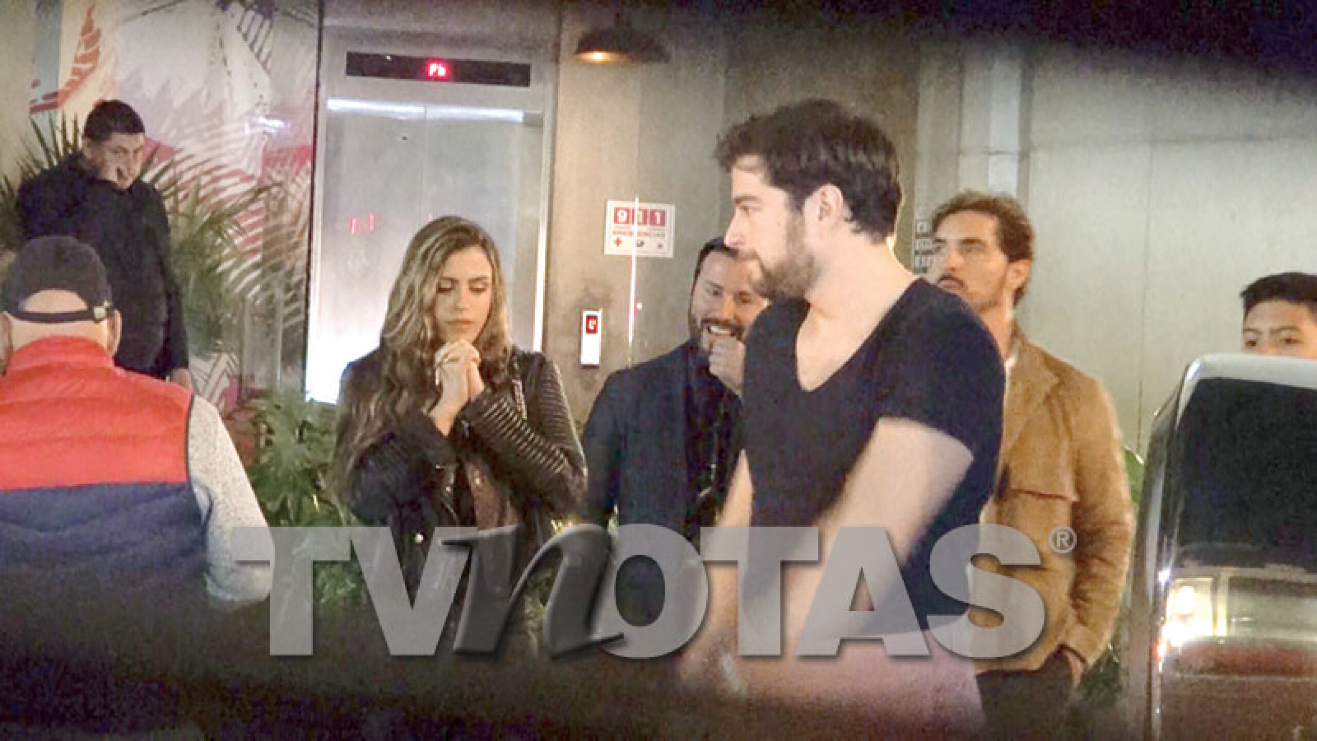 Aquí con su supuesta novia en Polanco